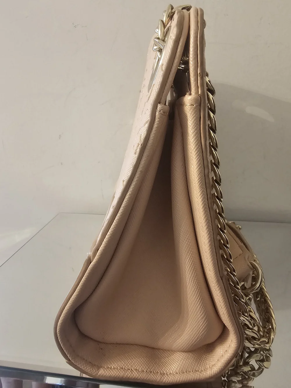 GUESS Quilted Logo Chain Shoulder Bag - Picture 3 of 6